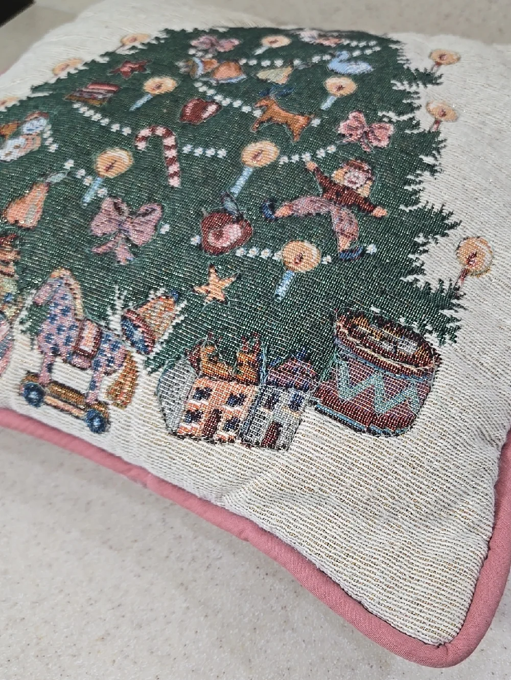 Vintage Needlepoint Style Christmas Holiday Throw Decorative Pillow